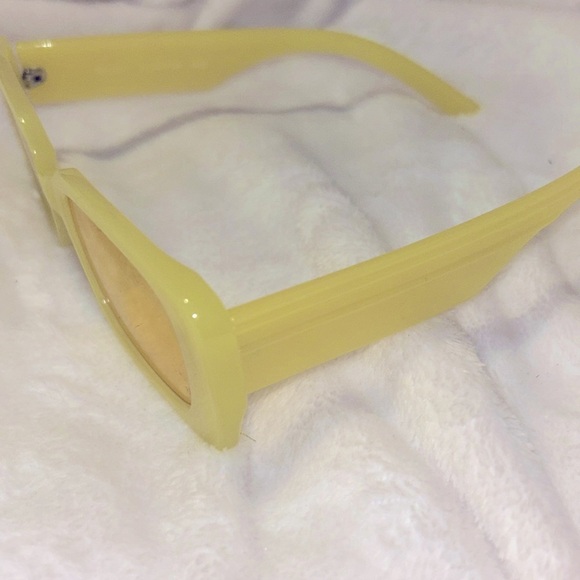 Yellow Retro Rectangular Sunglasses - Picture 4 of 4
